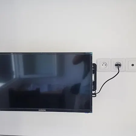 NEW CHEAP PRIVATE ROOM, KITCHEN , OVERWIEUW sea,TRAM on spot, 12 minutes from nice train station with tram , beach in 17 min tram , CHAMBRE PRIVÉE pas cher, cuisine équipée , tram sur place, APERÇU mer, 12 min de la gare de Nice avec le tram, 17 min-2