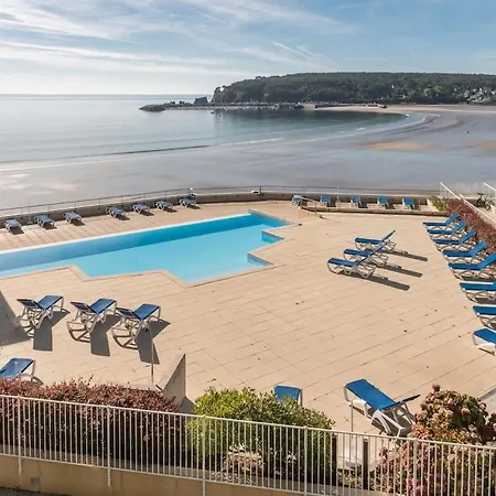 Une terrasse sur la mer-2
