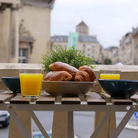 Studio rénové avec terrasse et vue unique !-2