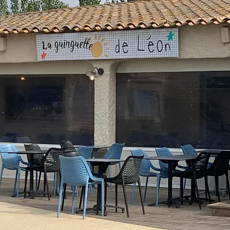 Mobil-Home climatisé de 40m2 à 800m de la plage-3