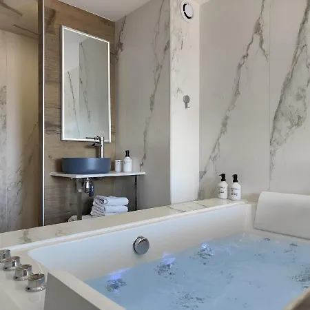 Suites JM - Les Pins Marines - Jacuzzi&Vue Mer-2