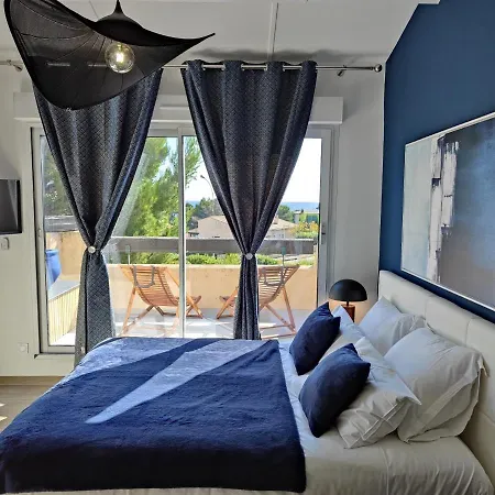 Suites JM - Les Pins Marines - Jacuzzi&Vue Mer-3