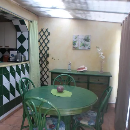 Coquet F2 Avec Petite Terrasse-2