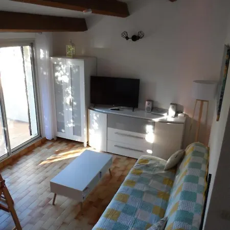 Maison au calme de la pinède, piscine, plage et farniente-3