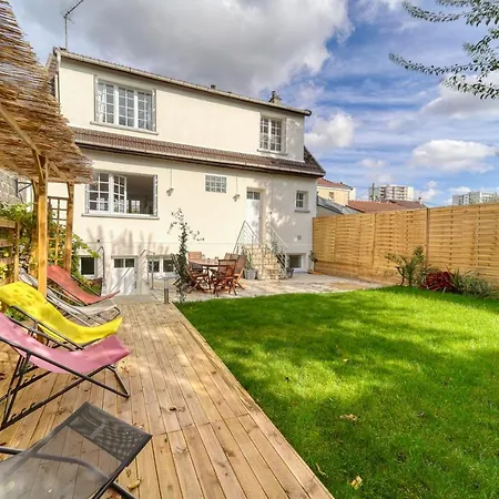 Chic And Modern House With Garden-2