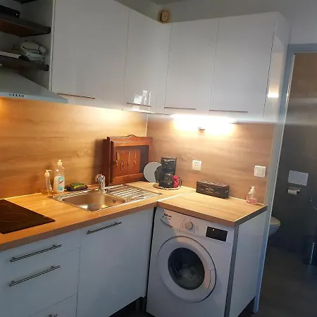 Studio climatisé classe 2 dans marina proche mer et etang - lit wifi fibre et parking privé-3