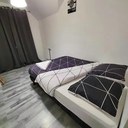 Appart 6 A 8 Personnes Proche Centre Parking Gratuit-2