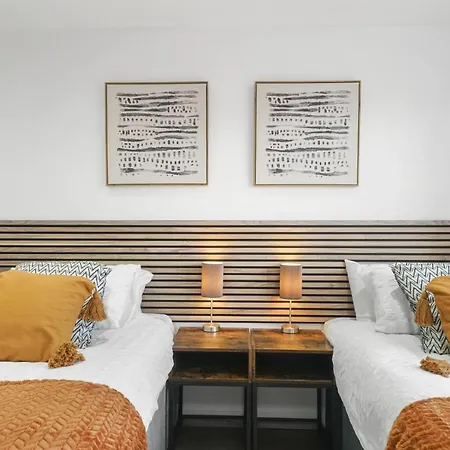 Modern Bungalow In Maidstone Sleeps 5 With Free Parking-2