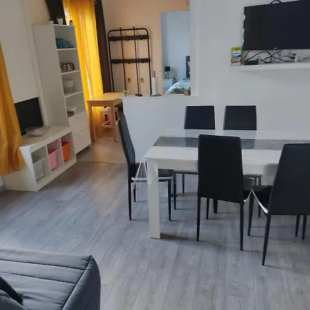 appartement individuelle refais a neuf,ds maison de maître,6 couchages dont un lit kingsize,cuisine avec lave vaisselle,rue privative pour se garer, accessibilité au jardin-3