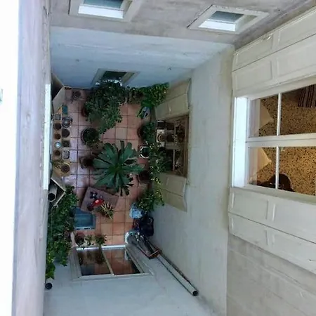 "Euzet" Joli Appartement A 2 Pas Du Centre Ville-3