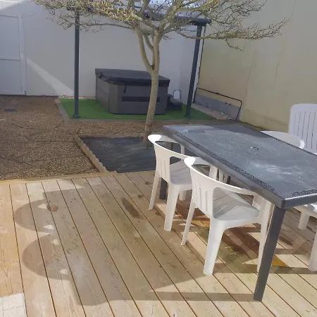 L Embrun Jacuzzi-2