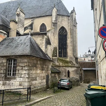 Petit F2 fonctionnel plein centre et proche gare-3