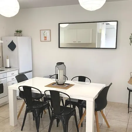 Maison T4 -Jardin+ Parking+ Clim -Proche Remparts-3