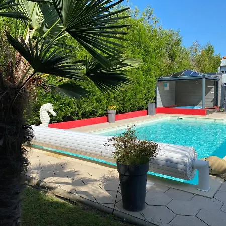 Résidence Les Alizés Sauna Jacuzzi Piscine en plein centre ville-3
