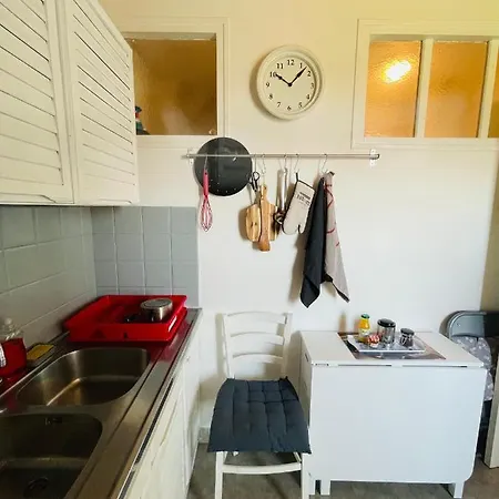 Studio COSY avec parking et wifi gratuit-3