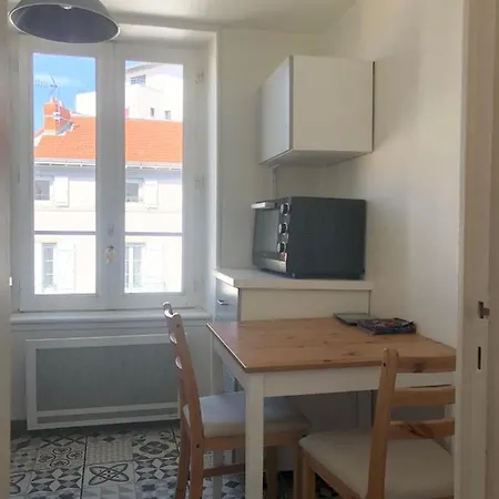 Charmant Appartement Dans Le Coeur De La Ville-3