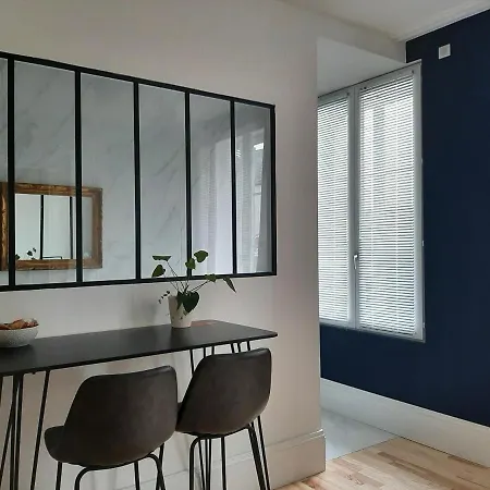 La chambre de maître du boulevard Thiers, entrée et terrasse privatives-3