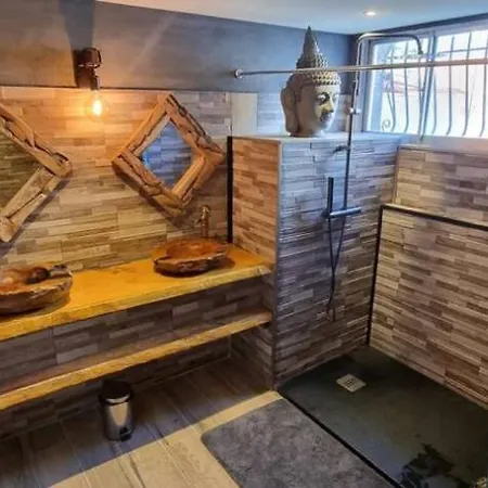 Suite vue mer, grande piscine et spa extérieur privatifs,climatisation et parking-3