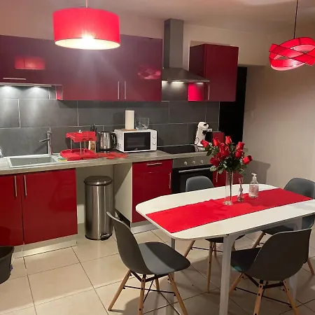 Red Lights Grand Appartement-3