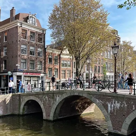 Facade Hotel Amsterdam-2