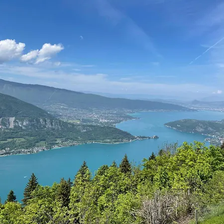 La loge de pierre au coeur de la vieille ville d Annecy-2