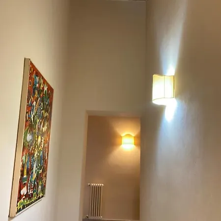 Renovated Apartment With 3 Bedrooms In An Historic Palazzo Between Port And Old Town-3