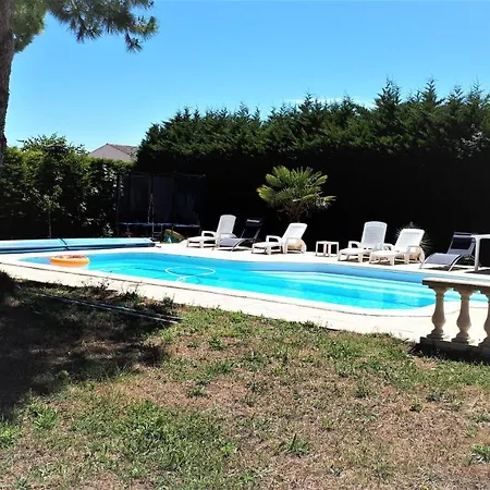 Gîte 3 étoiles 300m plage piscine privée grand jardin-3