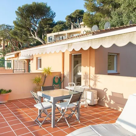 Amazing Sea View Apartment With Private Close Parking-3