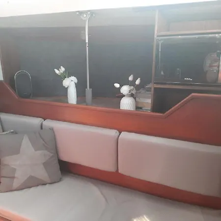 Voilier Logement Spacieux A Louer Au Port - Gruissan Plage - 11 Aude-3