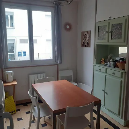 Appart agréable, fonctionnel ! Proche commerces !-2