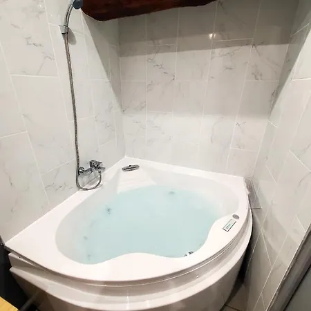 L'IDYLLE - Studio Cocooning avec Jacuzzi-2