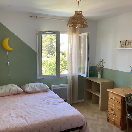 Chambre Dans Maison Avec Piscine-2