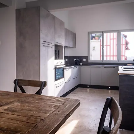Duplex Vue Sur Tour Appartement Remparts 3-3