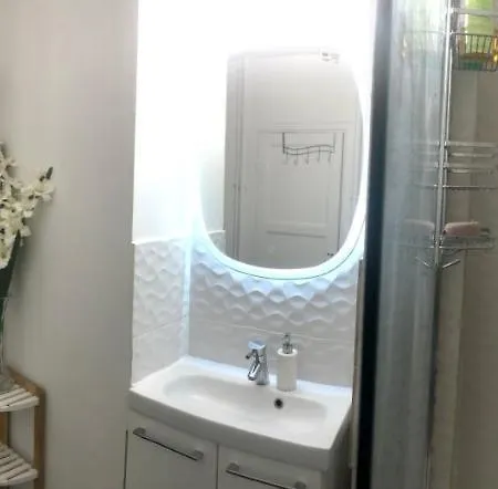 Room With Balcon 20 Minutes From Eiffel Tower-3