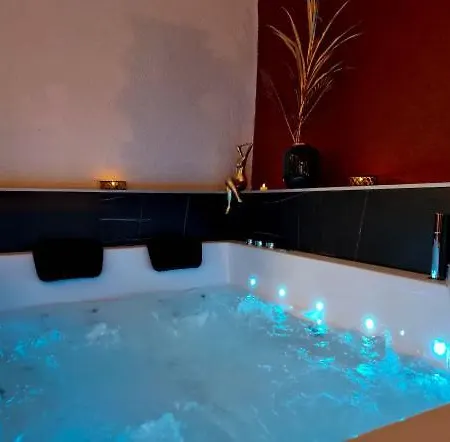 Majord'Home Spa 4*- Le Macaron -Coeur Vieille Ville-2