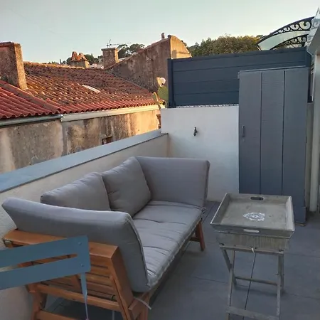 T2 de standing près du port, avec terrasse et clim-2