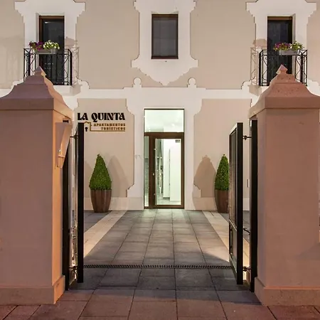 Apartamentos La Quinta-2