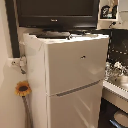 Petit Studio Au Calme Renove A Nouveau-2