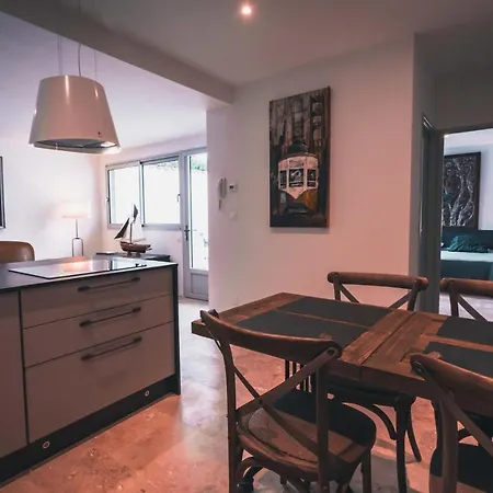 Appartement Avec Cour Privee Centre Ville Classe 4 Etoiles Remparts 1-2
