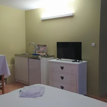 Chambres d'hôtes indépendantes au rez-de-chaussée d'une maison provençale dont une avec cour intérieure-3
