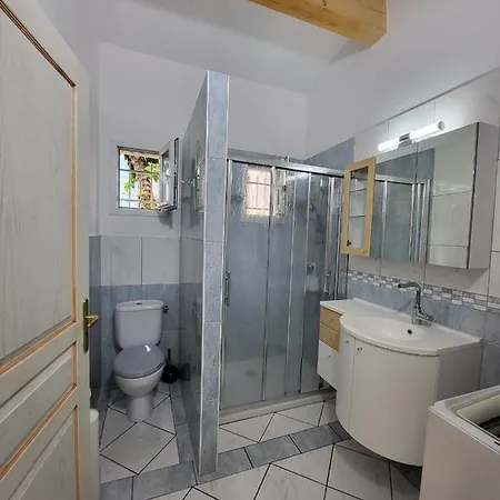 Nid douillet - LES FARGETTES - superbe vue - charmante petite maison avec jardin - 2 pièces à Privas-2
