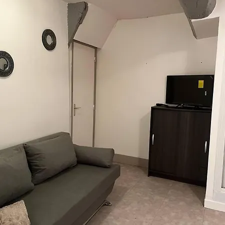 Chablis : petit studio en plein centre ville-2