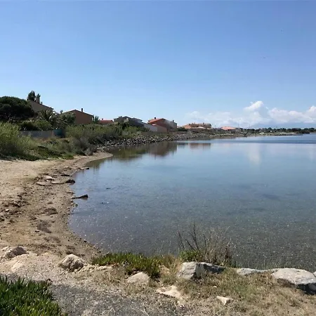 Villa Face au Lac avec Terrasse et Barbecue - 3 Pièces + Mezzanine pour 6 Personnes - FR-1-81-96-3