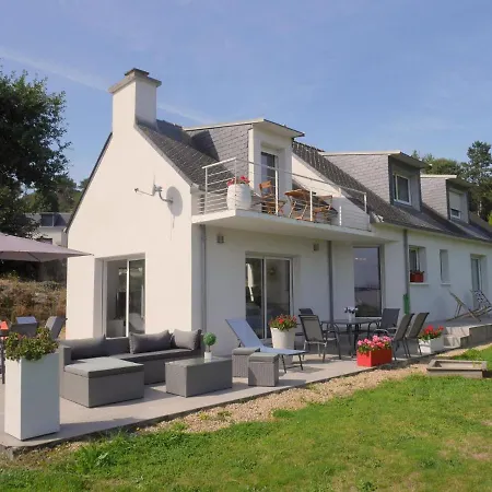 Comfortable Holiday Home With Partial Sea Views, Douarnenez-Treboul-2