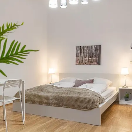 Affordable & Cozy 2-Br Flat , Near Stadthalle-3