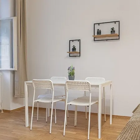 Affordable & Cozy 2-Br Flat , Near Stadthalle-2