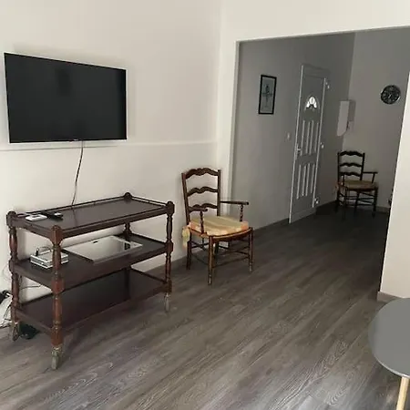 Appartement Pour 2 A 4 Personnes A 5 Min A Pied Des Plages De Frejus-2