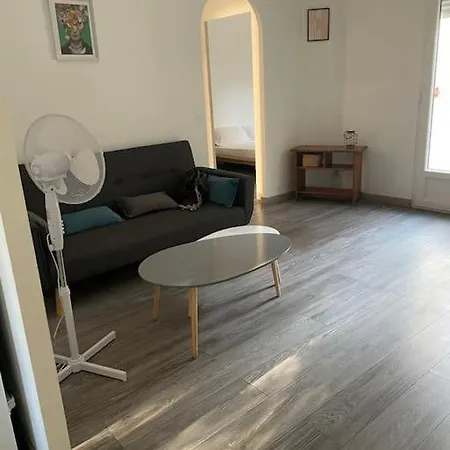 Appartement Pour 2 A 4 Personnes A 5 Min A Pied Des Plages De Frejus-3