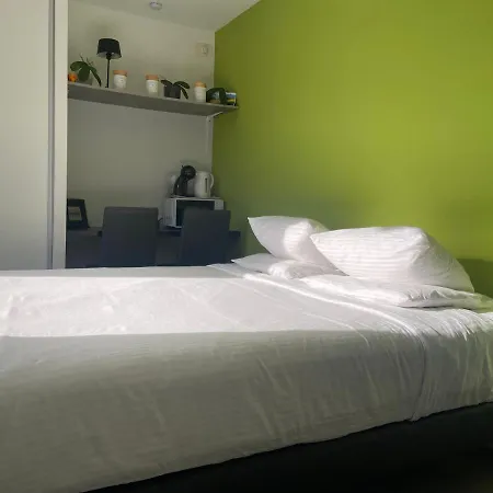 Petit Studio Dans Villa Bord De Lac-2