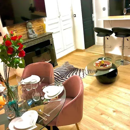 La suite romantique Jacuzzi,parking gratuit,centre-3